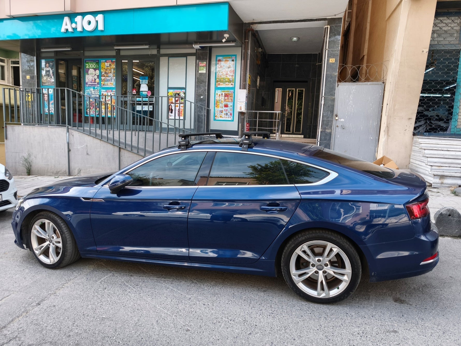 Audi A5 Sportback 2017-2024 Tavan Portbagaj Taşıyıcı Ara Atkısı Toros Serisi Pro 4 Siyah