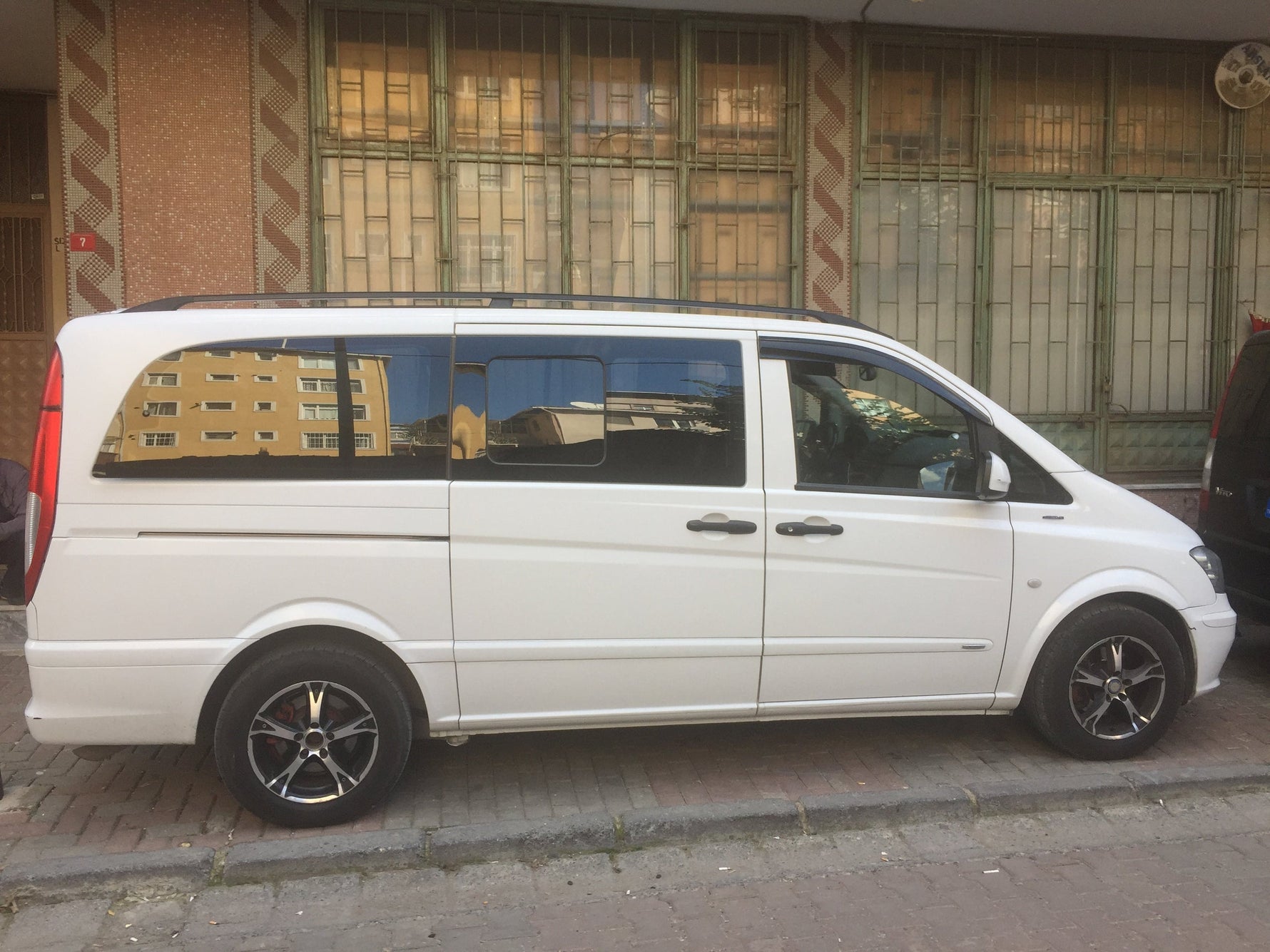 Mercedes Vito W447 L1 (2014-2025) Araç Üstü Alüminyum Tavan Yan Rayları Plus Serisi - Siyah