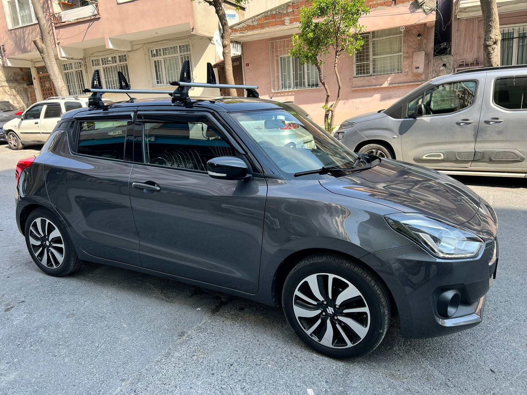 Suzuki Swift 2017-2025 Oluksuz Üst Tavan Portbagaj Taşıyıcı Ara Atkısı Toros Serisi Pro 4 Siyah