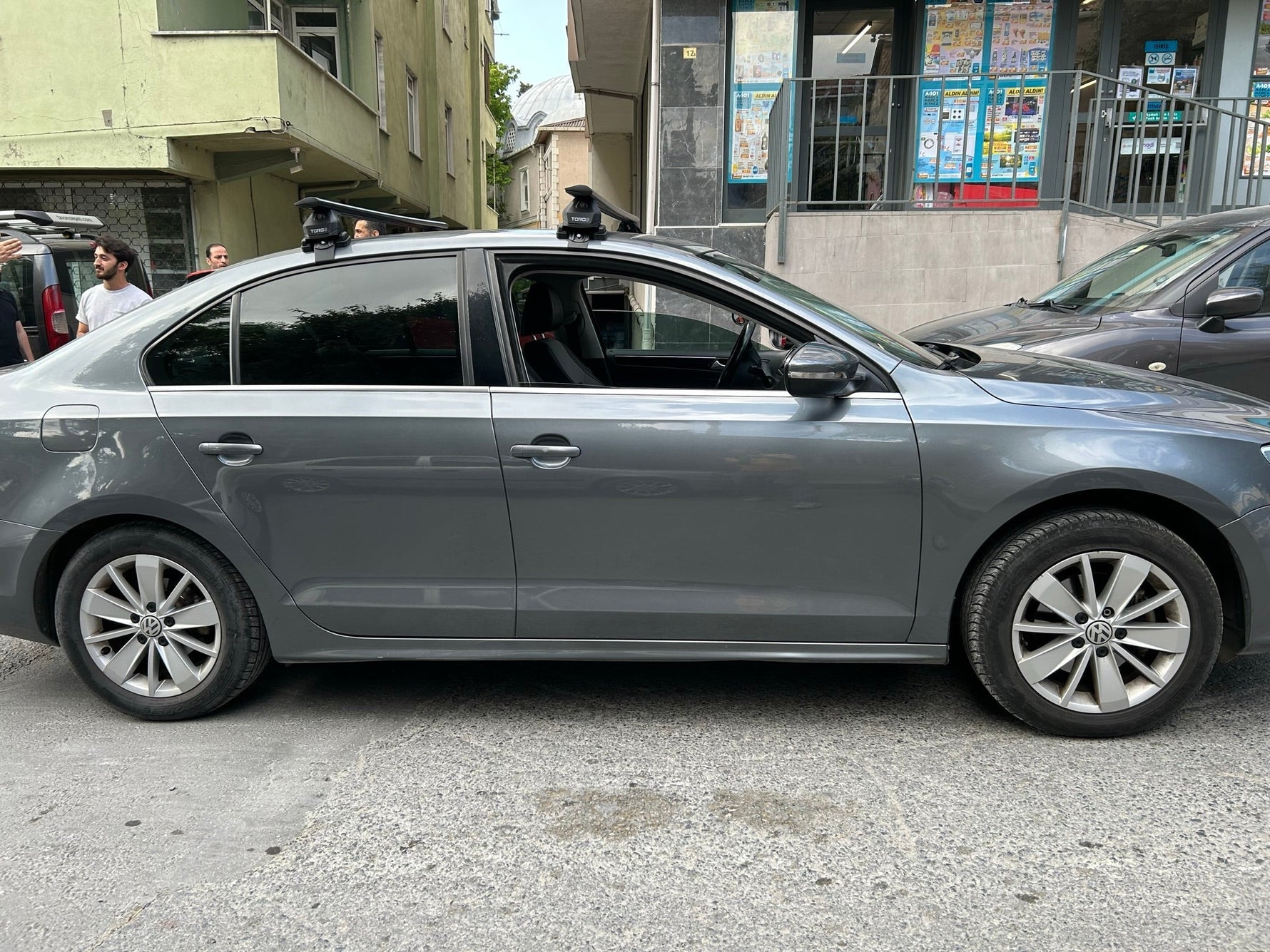 Volkswagen Jetta 2019-2025 Oluksuz Üst Tavan Portbagaj Taşıyıcı Ara Atkısı Toros Serisi Pro 4 Siyah