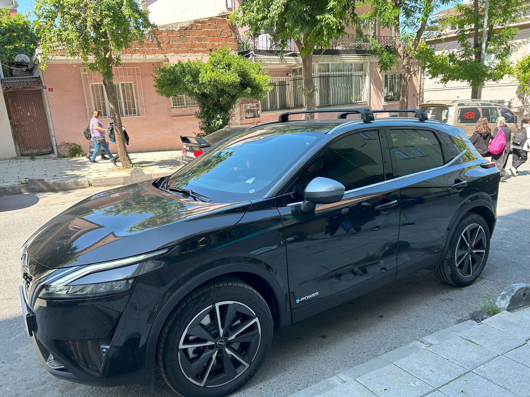 Nissan Qashqai J12 (2021-2026) Roof Rack Cross Bars | Flush Rail, Siyah