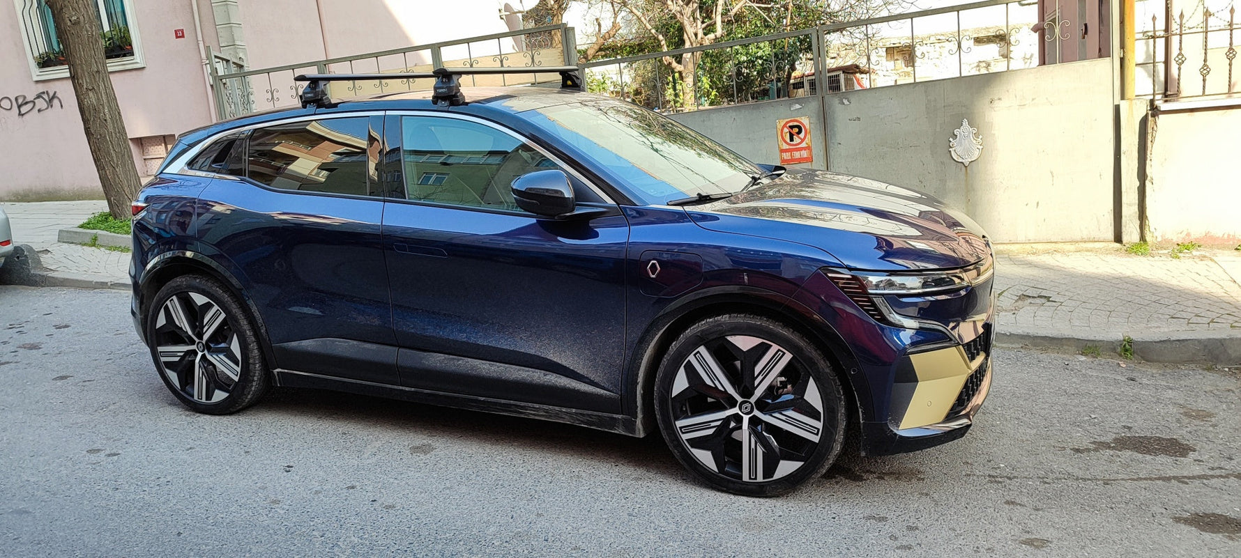 Renault Megane E-Tech (2023-2026) Tavan Portbagaj Taşıyıcı Ara Atkısı Toros Serisi Pro 4, Siyah