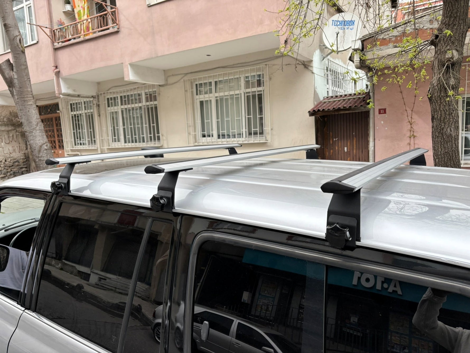 Toyota Land Cruiser Vx 80 Yagmur Oluklu Üst Tavan Taşıyıcı Ara Atkısı Paw Siyah