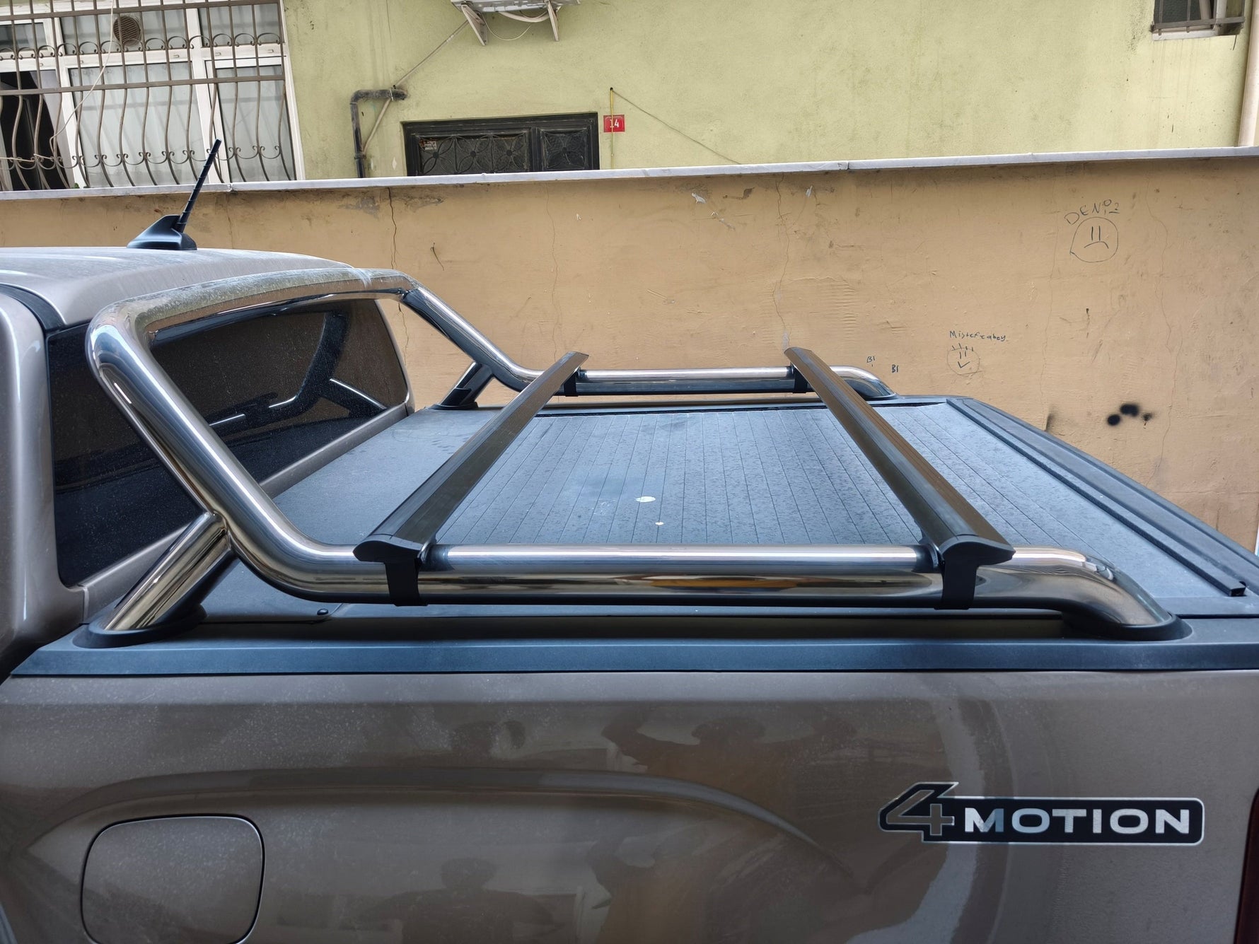 Volkswagen Amarok (2020-2025) Kasa Üstü Bed Rack Taşıyıcı Bar Gri | Rollbar Uyumlu |