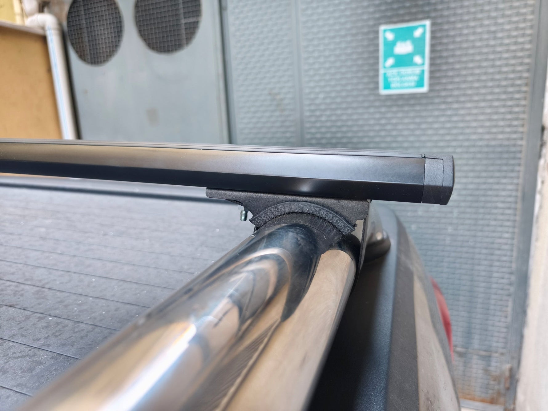 Volkswagen Amarok (2020-2025) Kasa Üstü Bed Rack Taşıyıcı Bar Siyah | Rollbar Uyumlu |
